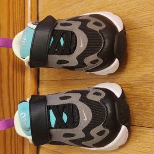 Toddler's Nike Air Max 200. Size 9